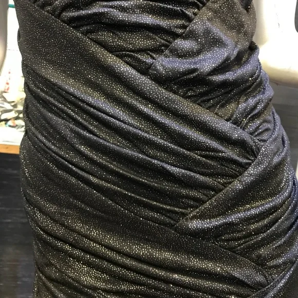 Ruched body con Dress-New✨ - Picture 7 of 8